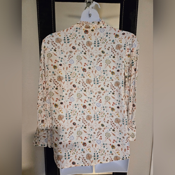 Woman's blouse - Picture 2 of 5